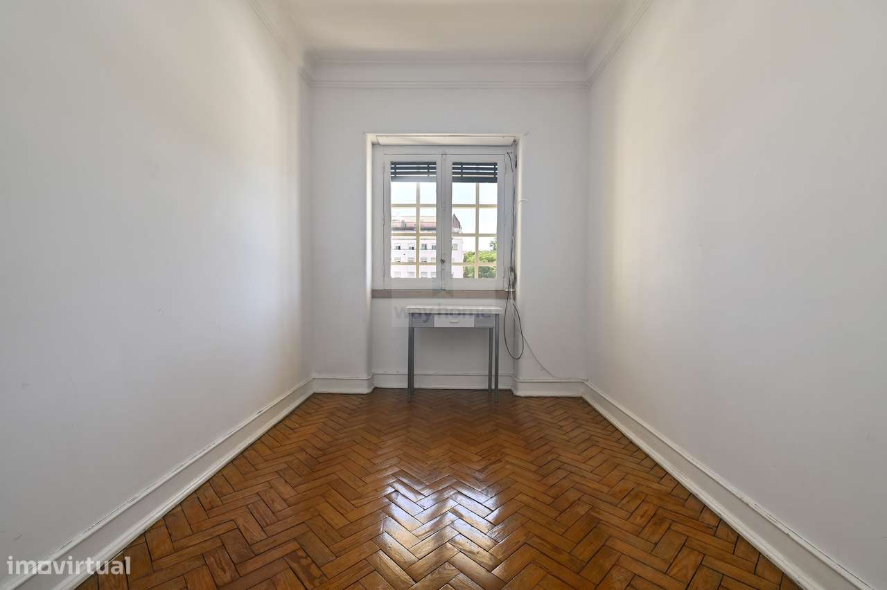 Apartamento T2 | Para remodelação | Alvalade-7