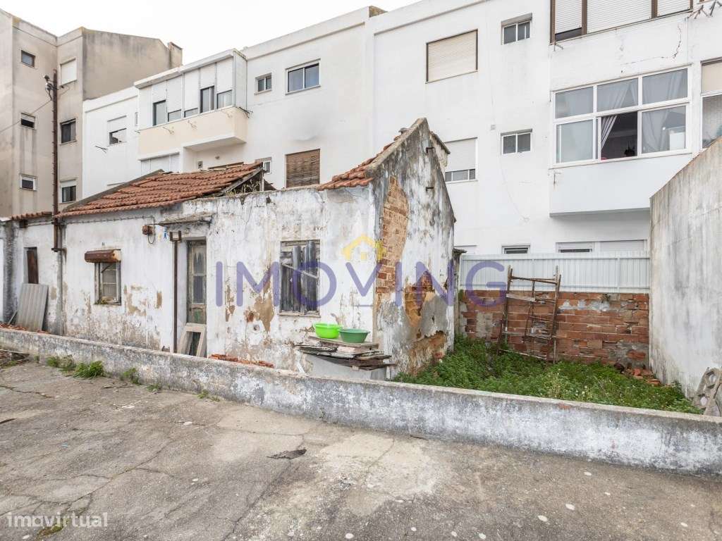 Prédio, moradia e garagens para Investimento-34