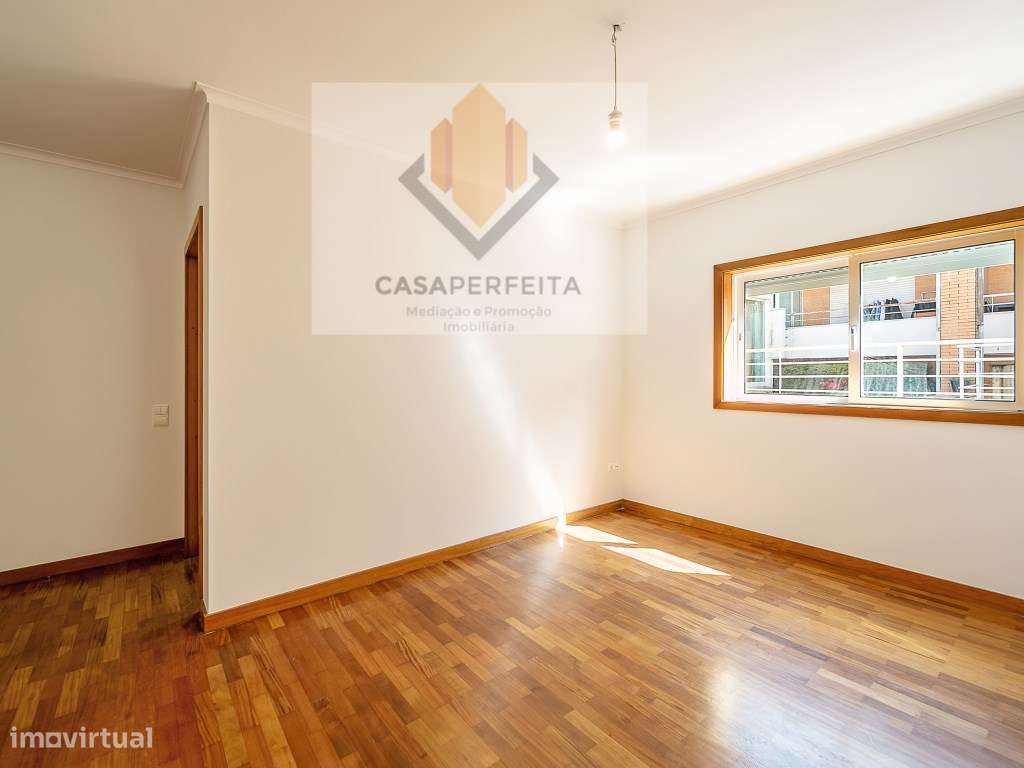 Fabuloso Apartamento T3 de 3 Frentes com Varanda e Box - Avintes-25