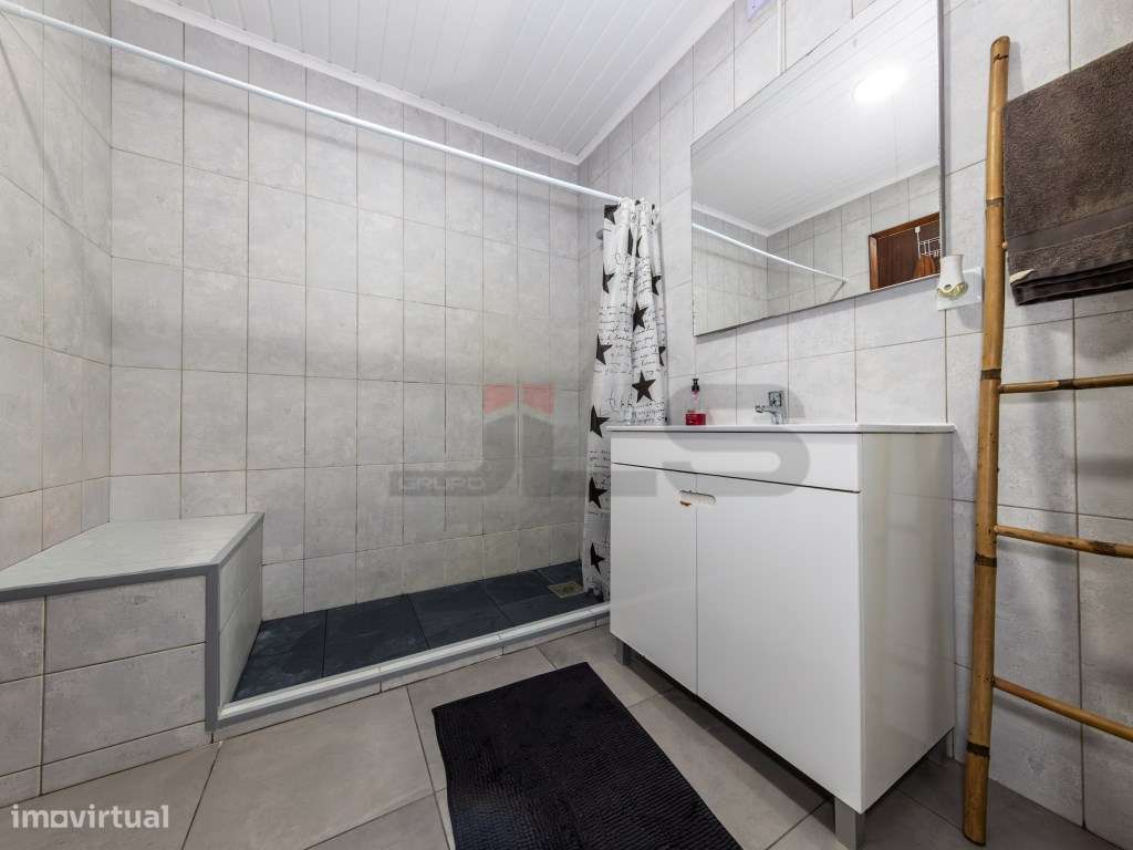 Moradia T4 com Garagem e Quintal nas Calhetas - Ribeira Grande-16