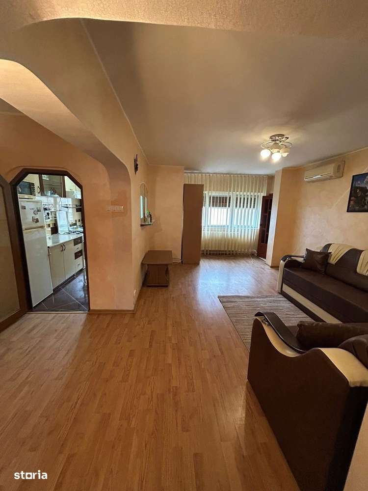De inchiriat apartament cu 3 camere, mobilat, zona ultracentrala - Imagine principală: 4/8