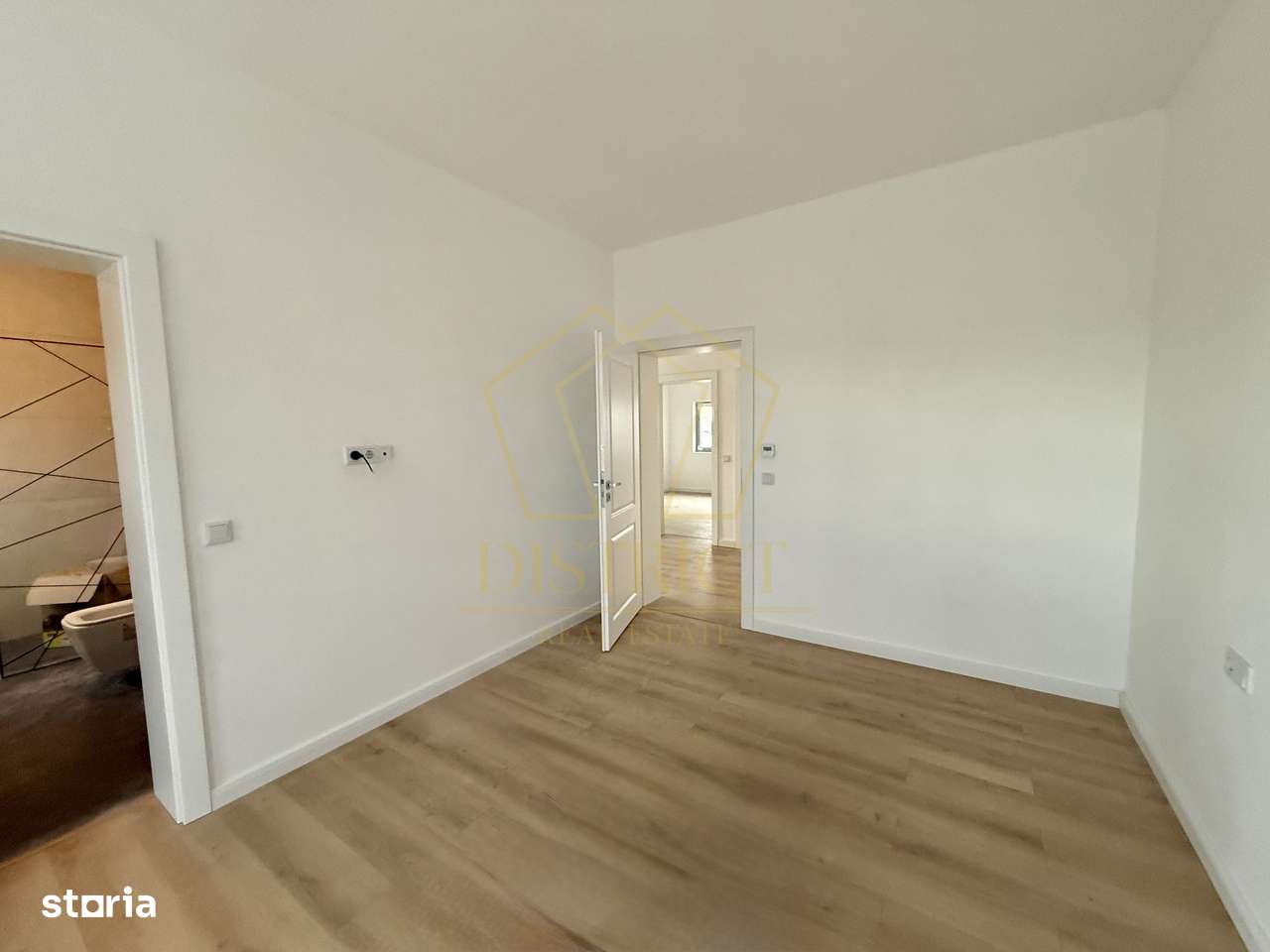 Duplex despartit prin camera tehnica 135 mp utili  |  Dumbravita - Imagine principală: 3/9