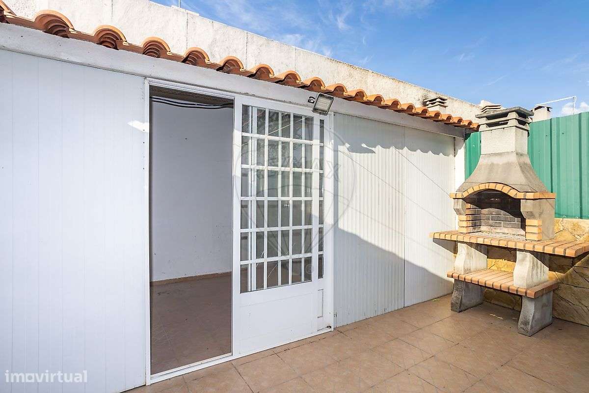Moradia T3 com Quintal, Escritório e Churrasqueira – Quinta do Conde-18