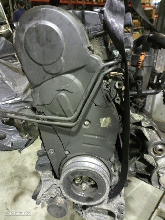 Motor Volkswagen Passat (3B2) - 2