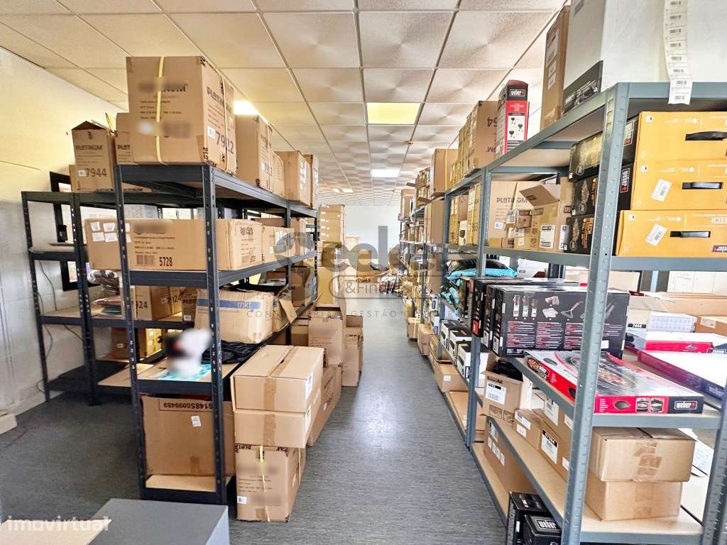 Armazém e escritório no Centro Empresarial Sintra Estoril com 1200 m2-15