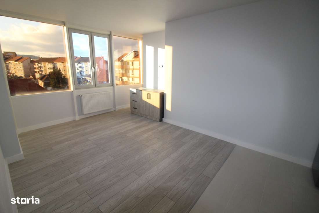 Vând imobil cu spații comerciale/apartamente D+P+3E în Hunedoara...-16