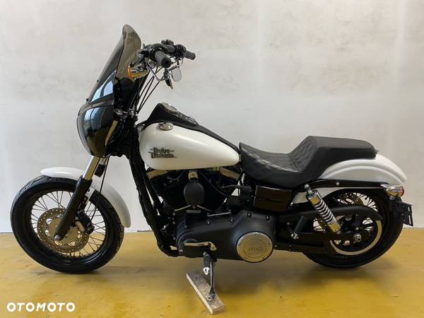 Harley-Davidson Dyna Street Bob - 12