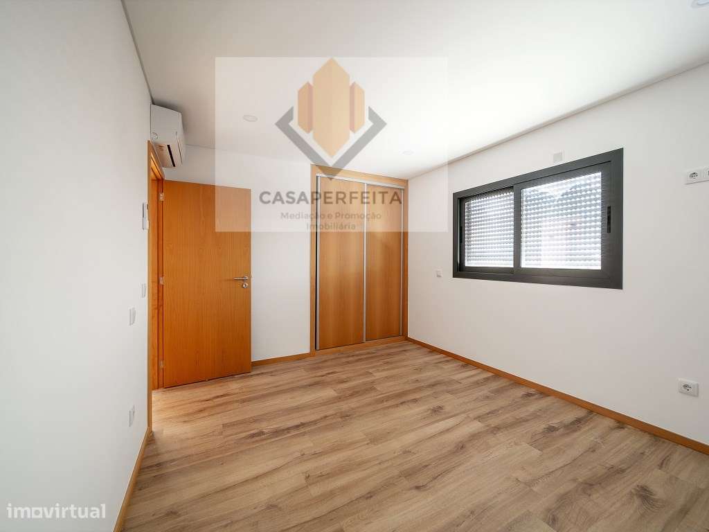 Apartamento T2 Novo com Varanda e Lugar de Garagem - Pedroso-23