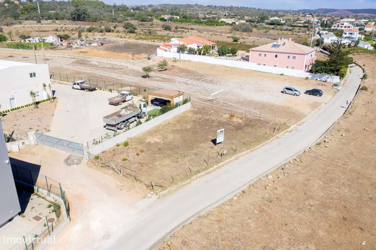 LOTE DE TERRENO PARA PROJETO COMERCIAL PERTO DE LAGOS - Grande imagem: 5/8