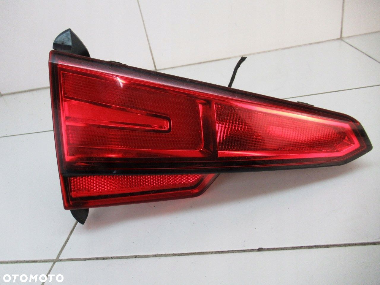 LAMPA TYŁ LEWA W KLAPĘ CAŁA AUDI A4 B9 8W0 19r - 1