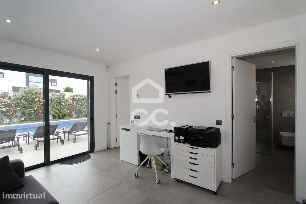 Moradia T3 com piscina, terraço e garagem ampla em Alcantarilha-26