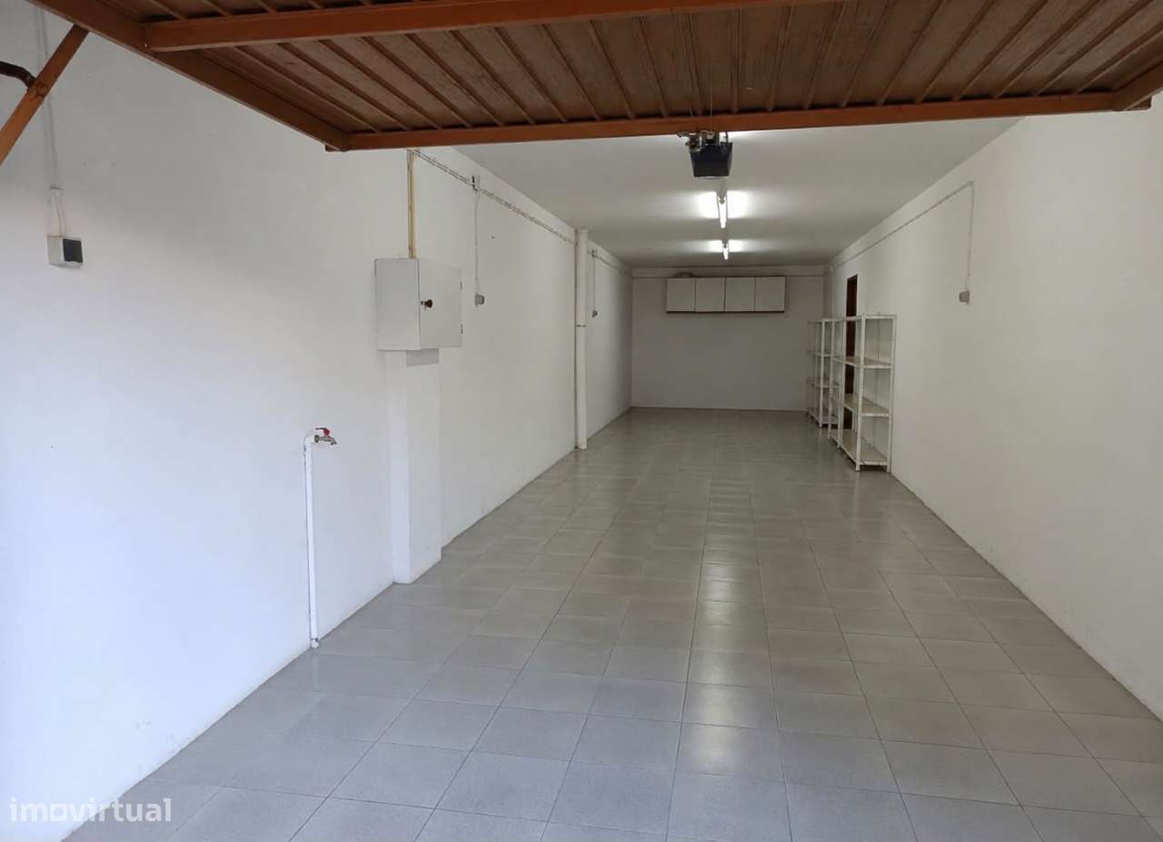 RESERVADA - BOX FECHADA 56 m² - 3 VIATURAS-3