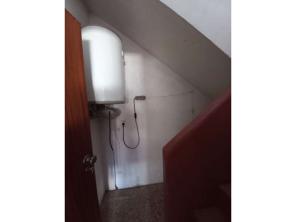 Moradia com 232 m², terreno de 630 m², piso inferior ao nível do ja...-17