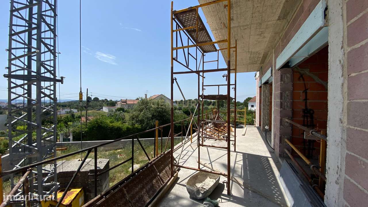 Moradia Nova T4 em Tomar | Vista para o Castelo | Arquitetura Contempo-35