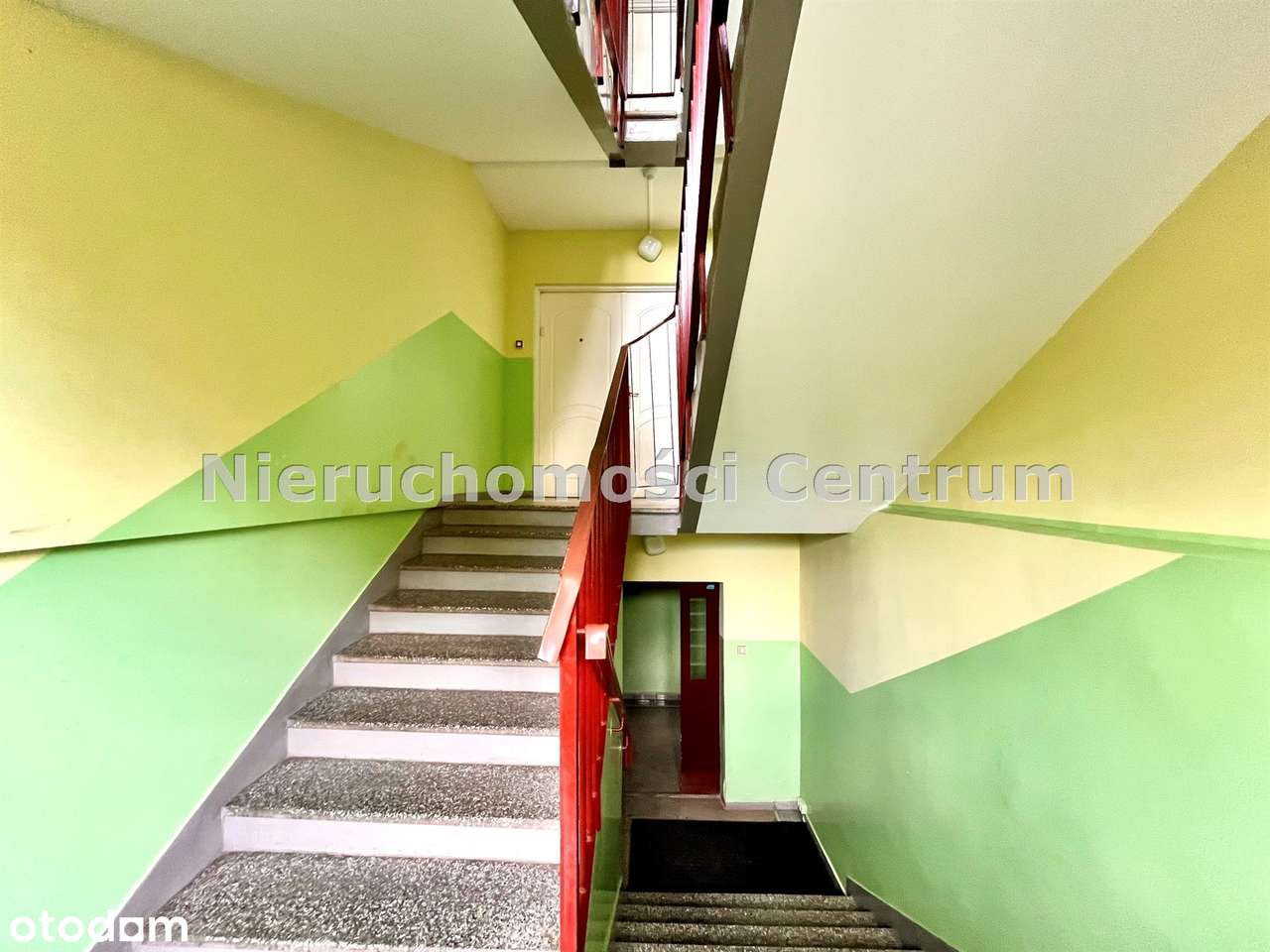TRZYPOKOJOWY APARTAMENT Z DUZYM BALKONEM NA PODZAMCZU-16