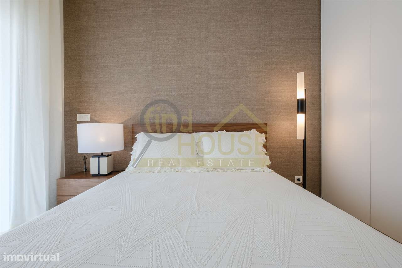 Vende-se T2 remodelado com garagem e arrecadação com vista para o jard-20