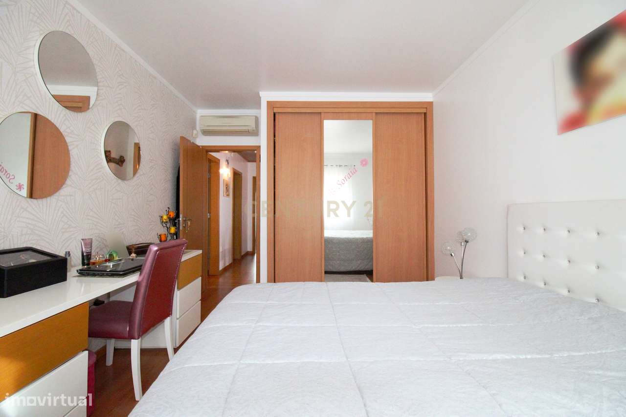 Moradia V3+2 de Luxo com Garagem, Sótão Aproveitado e Domótica Alexa n-23