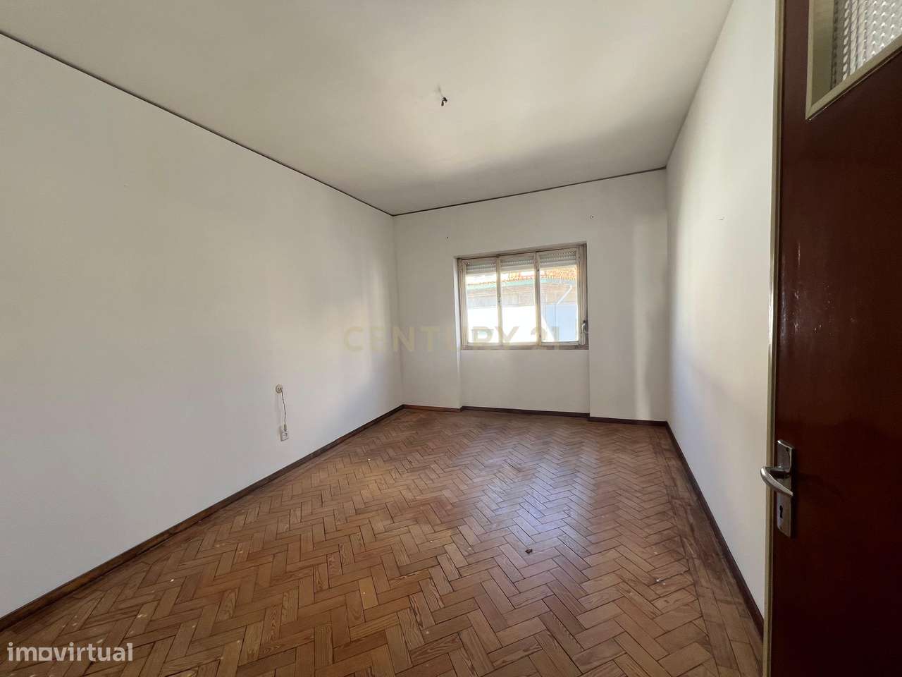 Apartamento T3, com 98 m², 2 WC, centro de Leiria, para reabilitação - Grande imagem: 3/32