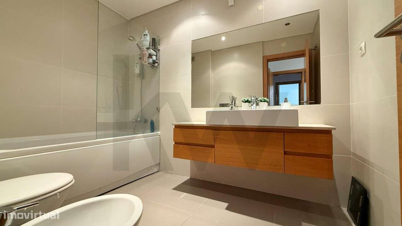 Apartamento T1 localizado no condomínio fechado, parqueamento, piscina-9