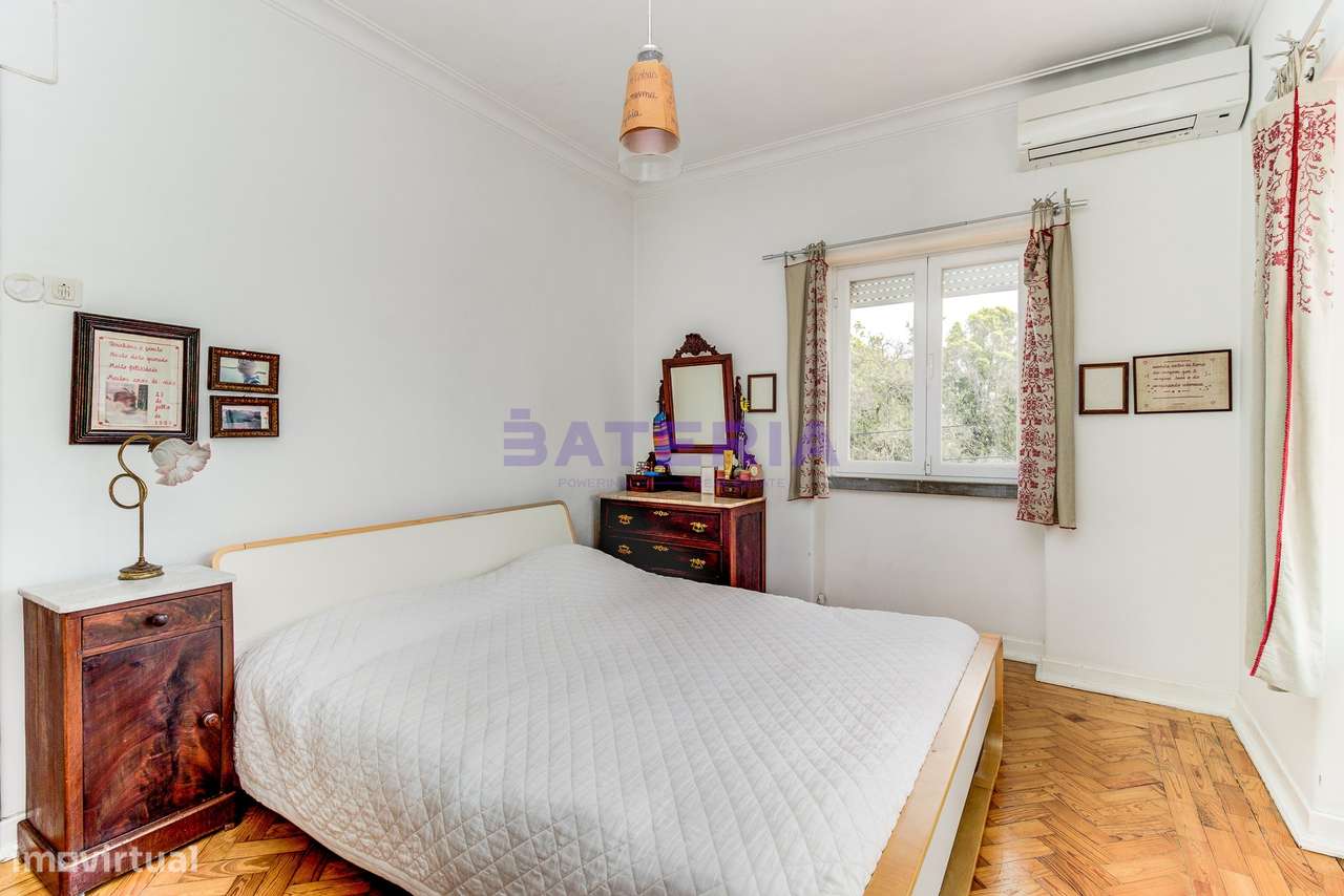 Moradia Independente T5 em Linda-a-Velha-25
