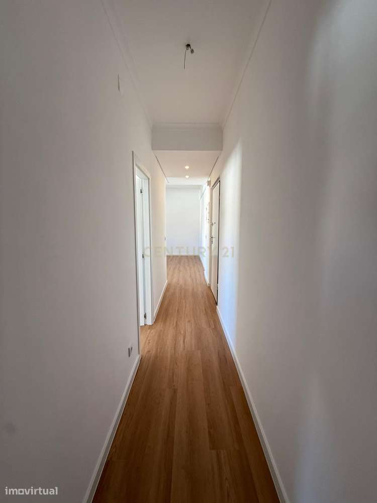 Apartamento T2 Remodelado na Amadora – Mina de Água – Pronto a Habitar-6