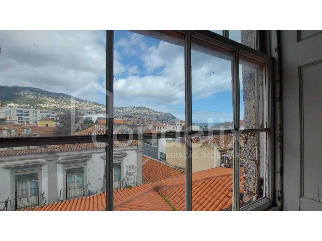 Prédio no centro do Funchal - Grande imagem: 4/20