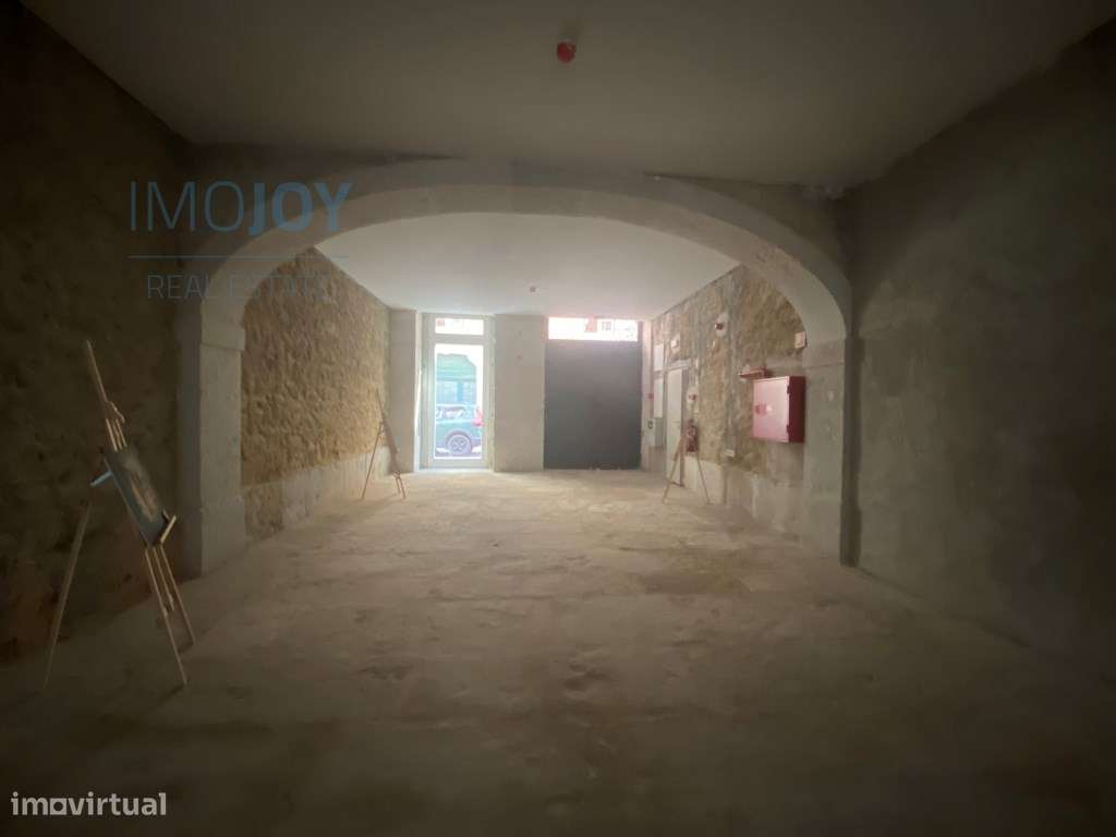 Espaço para transformar num Estabelecimento Comercial na Rua da Mad... - Grande imagem: 3/29