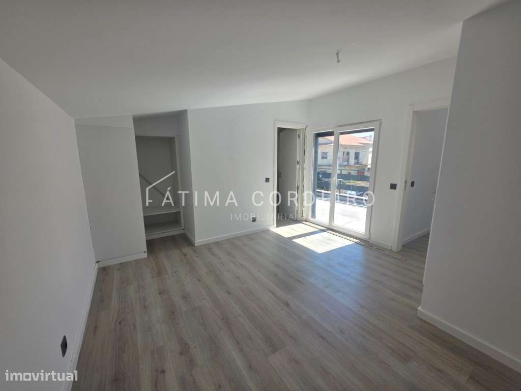 Moradia T3 com piscina e terraço-6