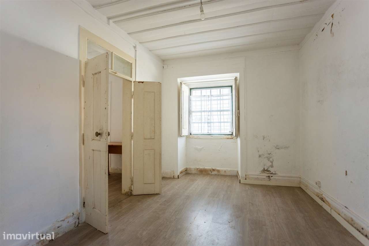 Moradia histórica T6 com piscina e anexo – centro de Salvaterra de Mag-30