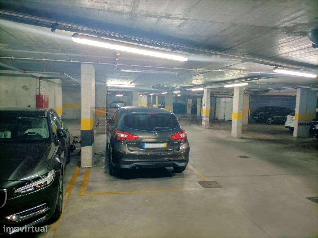 Vende-se Excelente T3 na Pontinha com 2 Lugares de Parqueamento-46