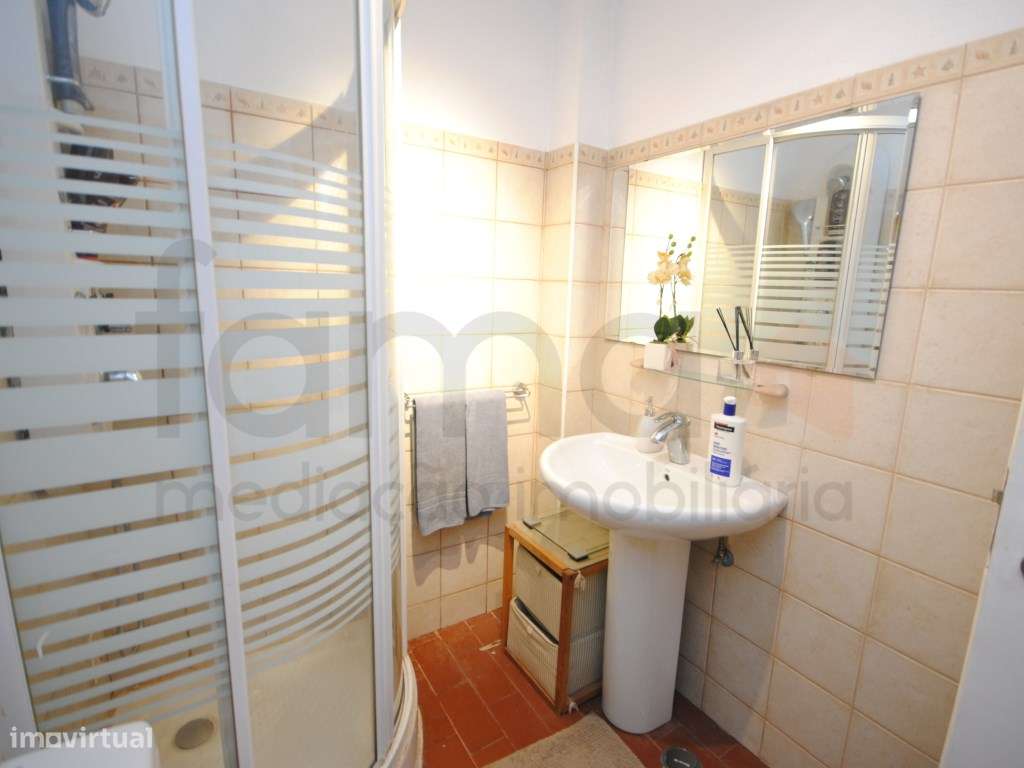 **Oportunidade Única: Moradia T6 à Venda!**-57