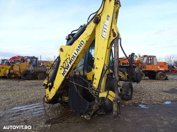 Dezmembrez buldoexcavator New Holland - 5