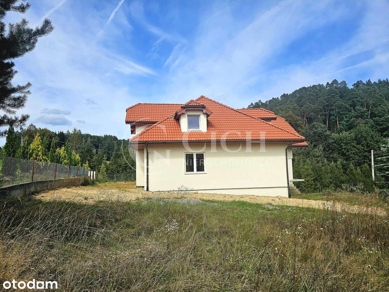 Przestronny dom w malowniczej okolicy.-3