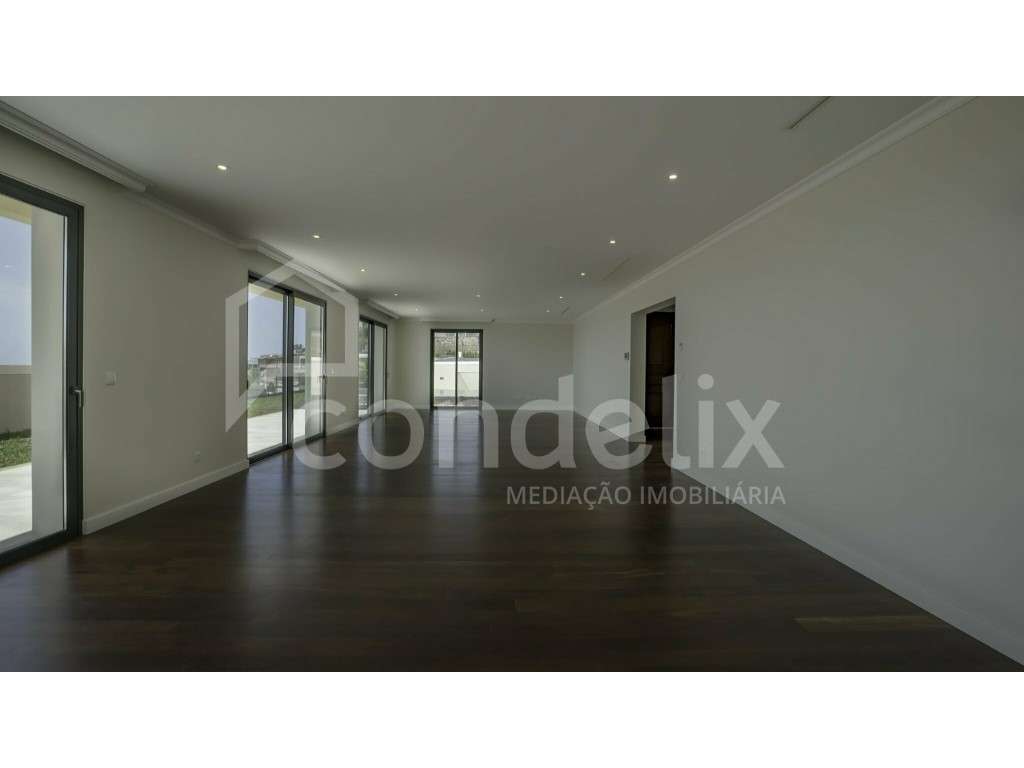 Moradia T3 com piscina, vista mar definitiva e garagem para 10 carros - Grande imagem: 4/33