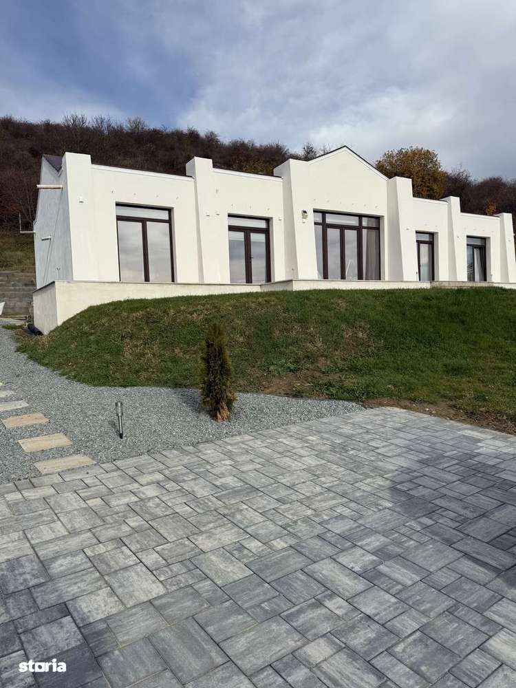 Casă modernă cu priveliște superbă, în mijlocul naturii , teren 21arii-17