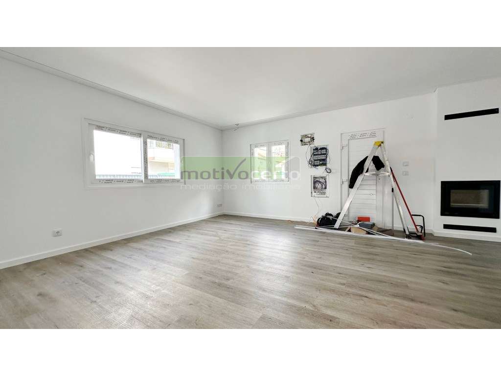 Possibilidade de PERMUTA - Moradia Isolada T4 no Cacém, Sintra. Aca...-5