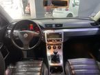 VW Passat Variant 2.0 TDI DPF Highline - 23