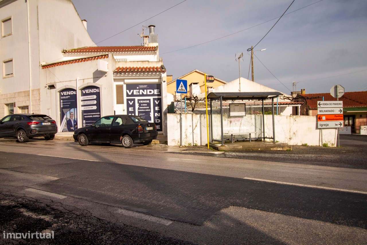 Edifício para Restauração com Terraço - Tituaria, Milharado-22