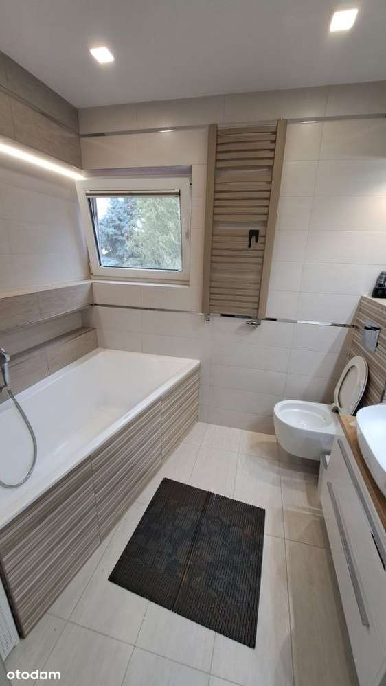 Do sprzedaży ładny, wolnostojący dom na dużej dzia-4