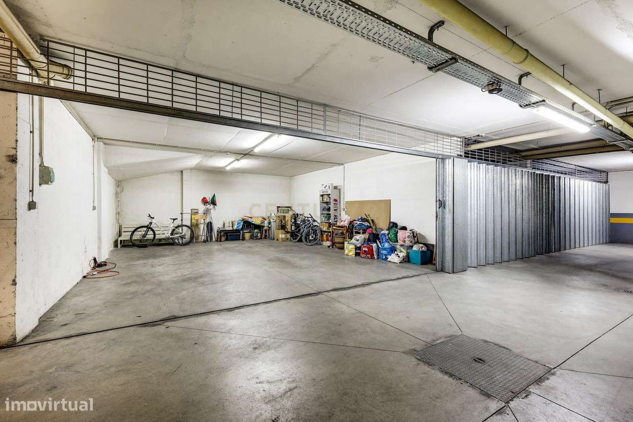 Apartamento T3 com vista panorâmica sobre o Jamor em condomínio fechad-21