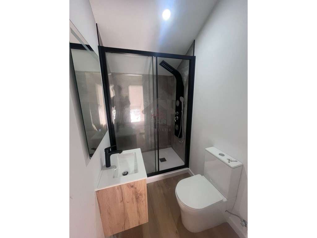 Excelente Moradia T3+1 Centro de Benavente-27