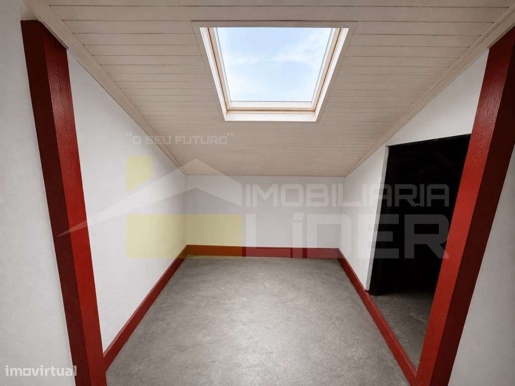 Exclusividade Imobiliária Lider.
Arrumos com 6 divisões e corredor...-10
