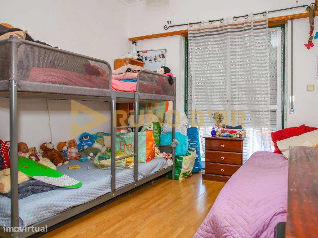 Apartamento T2 em excelente estado de conservação a 2 minutos da A1-16