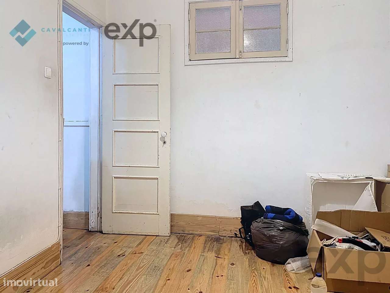 T3 com charme e logradouro Para Remodelar – Lisboa-10