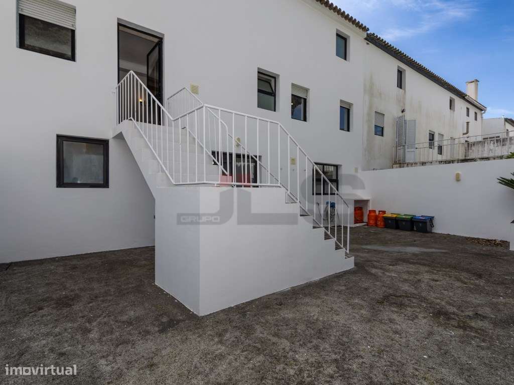 Moradia T4+1 com Dupla Cozinha e Vista Mar - Potencial de Investime...-36