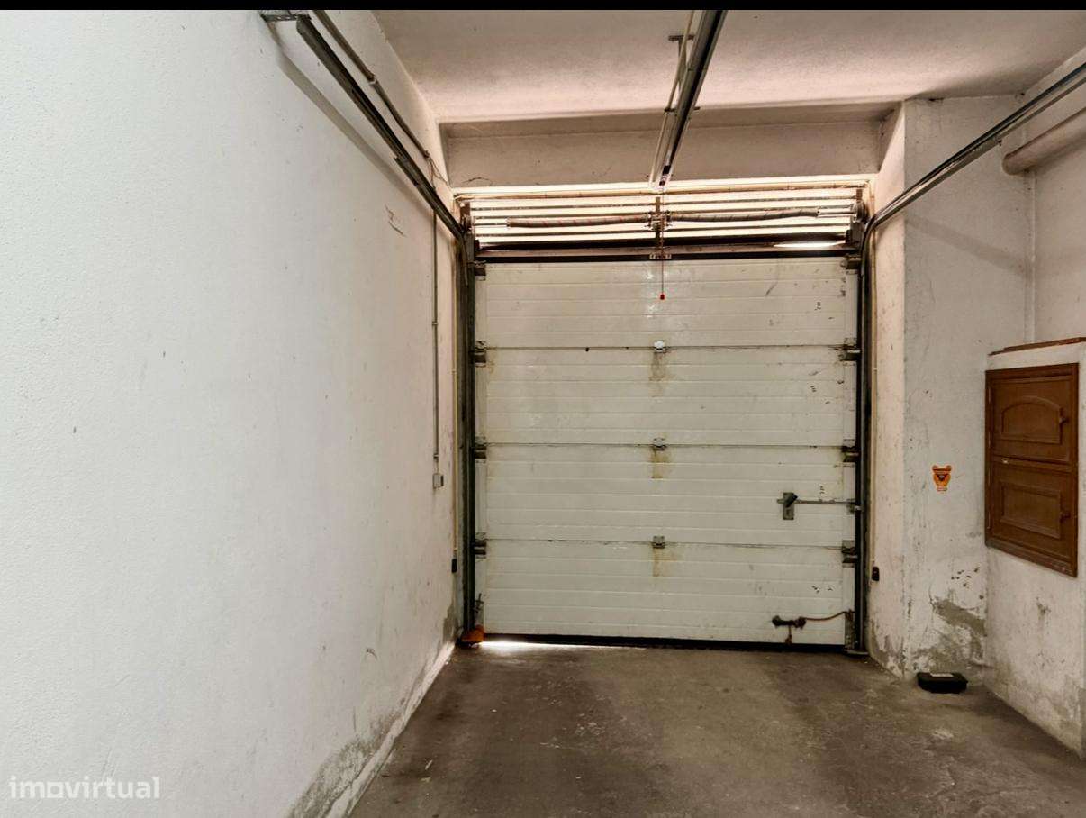 T1 com Parqueamento na Tapada das Mercês-17