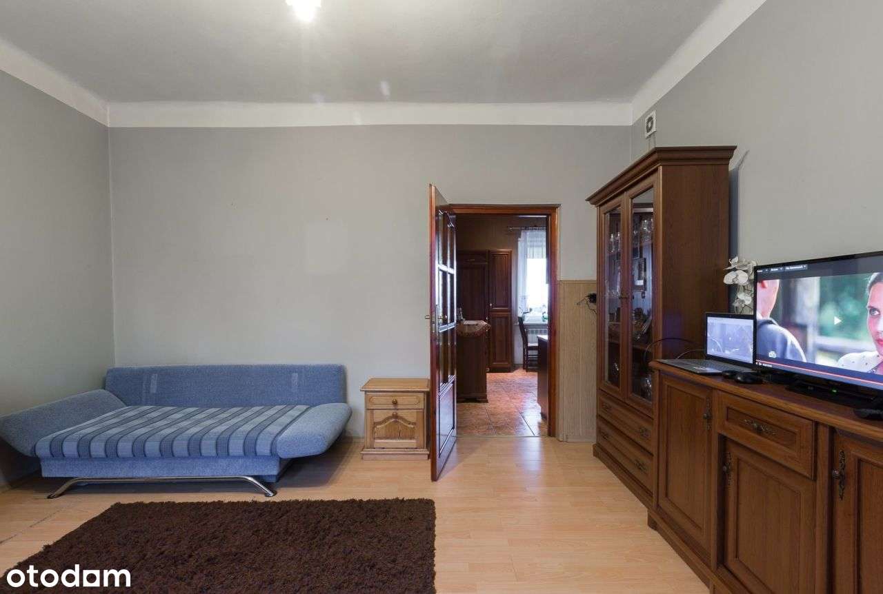 Dom z garażem i budynkiem gospodarczym-14