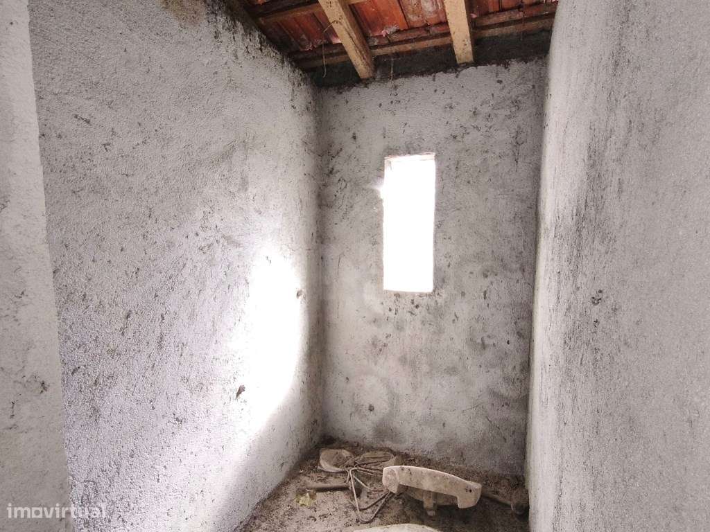 Ideal para reconstrução e valorização - A poucos minutos da vila de...-5