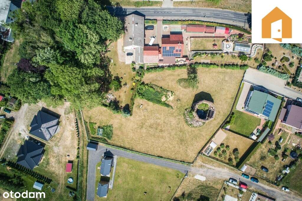 Duża działka z zabytkowym wiatrakiem z XIX w.-3