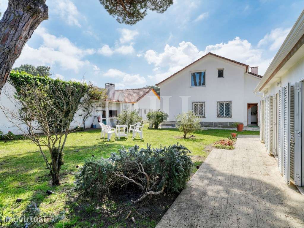 Moradia T4 com jardim no Banzão em Colares-57